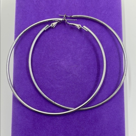 💛 Y2K Silver Hoop Earrings - Picture 1 of 2